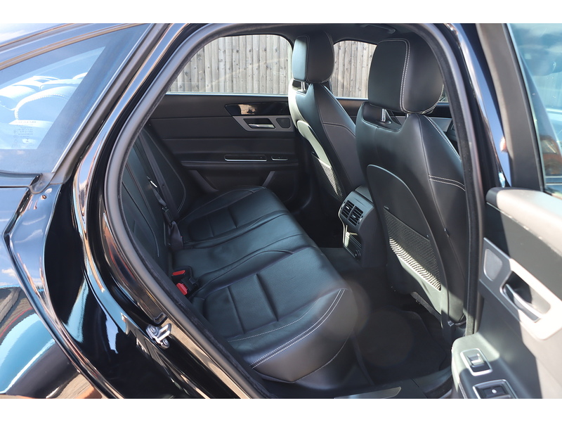 Jaguar 2.0I R-SPORT GPF SALOON 4DR PETROL AUTO LEATHER HEATED SEATS SATNAV BLUETOOTH DAB STEREO APPLE CARPLAY PARKING AIDS ONLY 89000 MILES SH NO ULEZ CHARGE 72-74 Mitcham Road