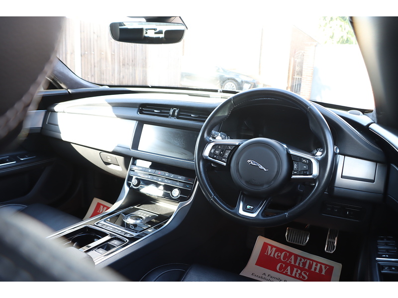 Jaguar 2.0I R-SPORT GPF SALOON 4DR PETROL AUTO LEATHER HEATED SEATS SATNAV BLUETOOTH DAB STEREO APPLE CARPLAY PARKING AIDS ONLY 89000 MILES SH NO ULEZ CHARGE 72-74 Mitcham Road