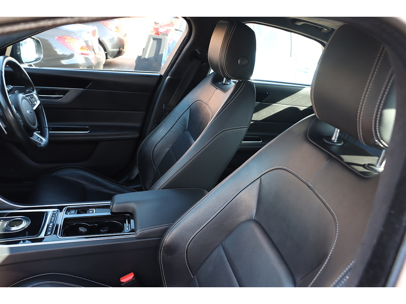 Jaguar 2.0I R-SPORT GPF SALOON 4DR PETROL AUTO LEATHER HEATED SEATS SATNAV BLUETOOTH DAB STEREO APPLE CARPLAY PARKING AIDS ONLY 89000 MILES SH NO ULEZ CHARGE 72-74 Mitcham Road
