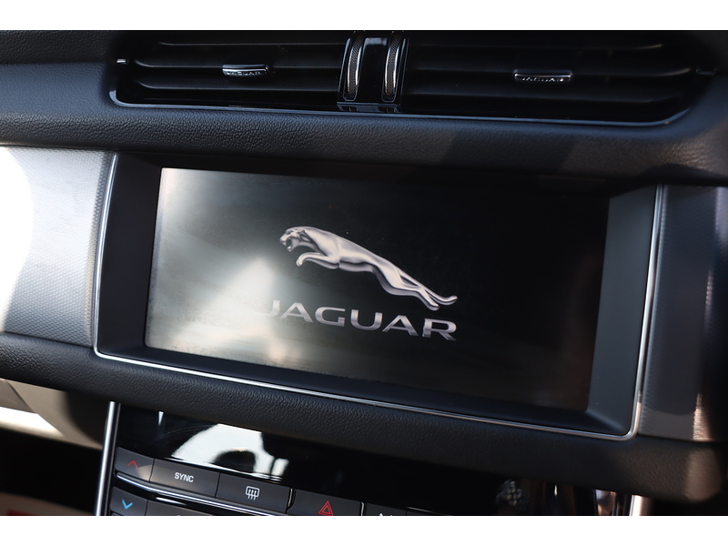 Jaguar 2.0I R-SPORT GPF SALOON 4DR PETROL AUTO LEATHER HEATED SEATS SATNAV BLUETOOTH DAB STEREO APPLE CARPLAY PARKING AIDS ONLY 89000 MILES SH NO ULEZ CHARGE 72-74 Mitcham Road