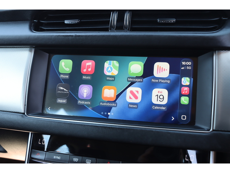 Jaguar 2.0I R-SPORT GPF SALOON 4DR PETROL AUTO LEATHER HEATED SEATS SATNAV BLUETOOTH DAB STEREO APPLE CARPLAY PARKING AIDS ONLY 89000 MILES SH NO ULEZ CHARGE 72-74 Mitcham Road