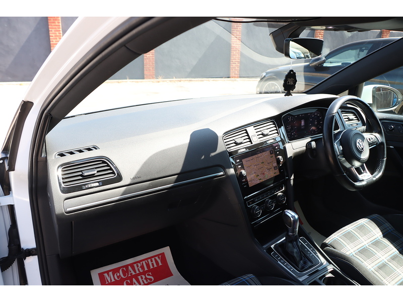 Volkswagen 1.4 TSI 8.7KWH GTE ADVANCE HATCHBACK 5DR PETROL PLUG-IN HYBRID DSG AUTO HEATED SEATS SAT NAV BLUETOOTH APPLE CARPLAY PARKING AIDS ONLY 62000 MILES FSH 72-74 Mitcham Road