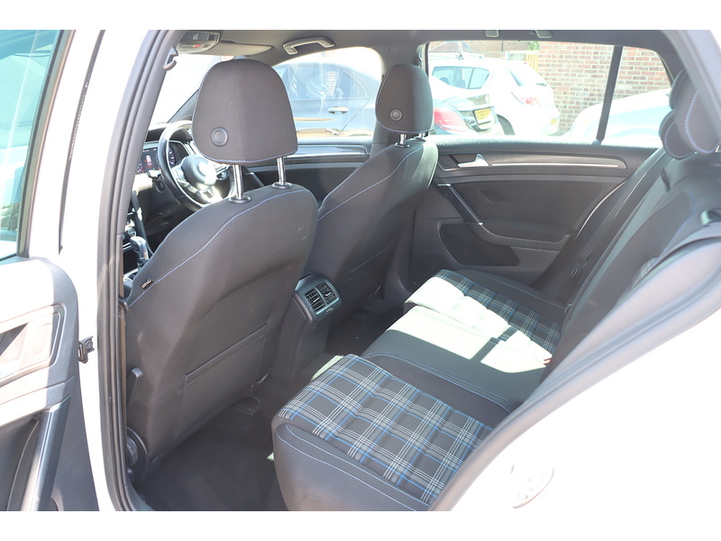 Volkswagen 1.4 TSI 8.7KWH GTE ADVANCE HATCHBACK 5DR PETROL PLUG-IN HYBRID DSG AUTO HEATED SEATS SAT NAV BLUETOOTH APPLE CARPLAY PARKING AIDS ONLY 62000 MILES FSH 72-74 Mitcham Road