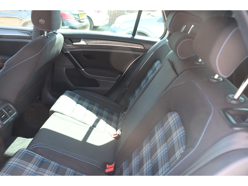 Volkswagen 1.4 TSI 8.7KWH GTE ADVANCE HATCHBACK 5DR PETROL PLUG-IN HYBRID DSG AUTO HEATED SEATS SAT NAV BLUETOOTH APPLE CARPLAY PARKING AIDS ONLY 62000 MILES FSH 72-74 Mitcham Road