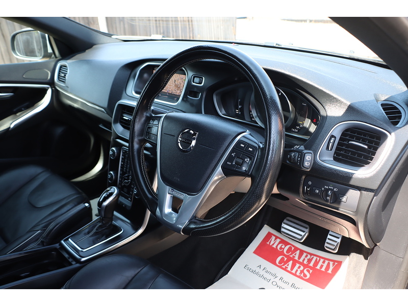 Volvo 1.5 T3 R-DESIGN EDITION HATCHBACK 5DR PETROL AUTO SAT NAV BLUETOOTH DAB STEREO REAR CAMERA PARKING AIDS 2 OWNERS SAME OWNER FOR 3 YEARS 50000 MILES SH 72-74 Mitcham Road