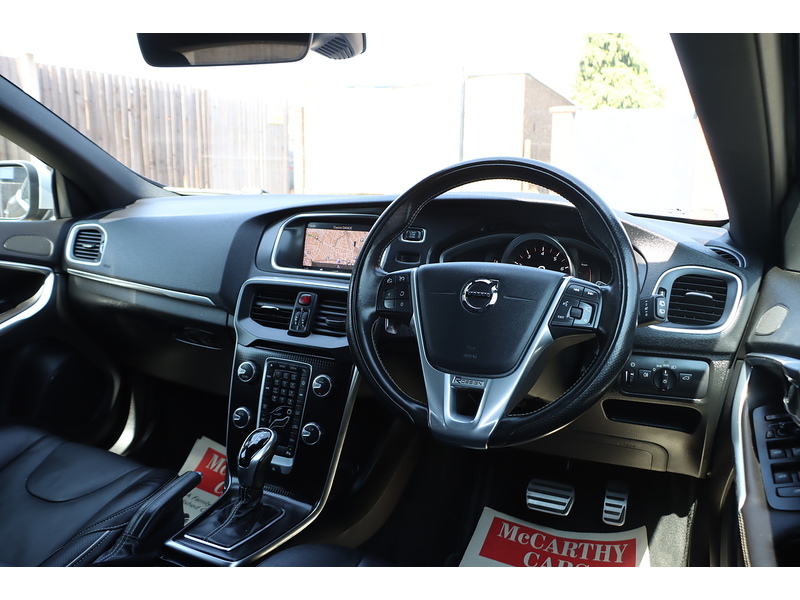 Volvo 1.5 T3 R-DESIGN EDITION HATCHBACK 5DR PETROL AUTO SAT NAV BLUETOOTH DAB STEREO REAR CAMERA PARKING AIDS 2 OWNERS SAME OWNER FOR 3 YEARS 50000 MILES SH 72-74 Mitcham Road