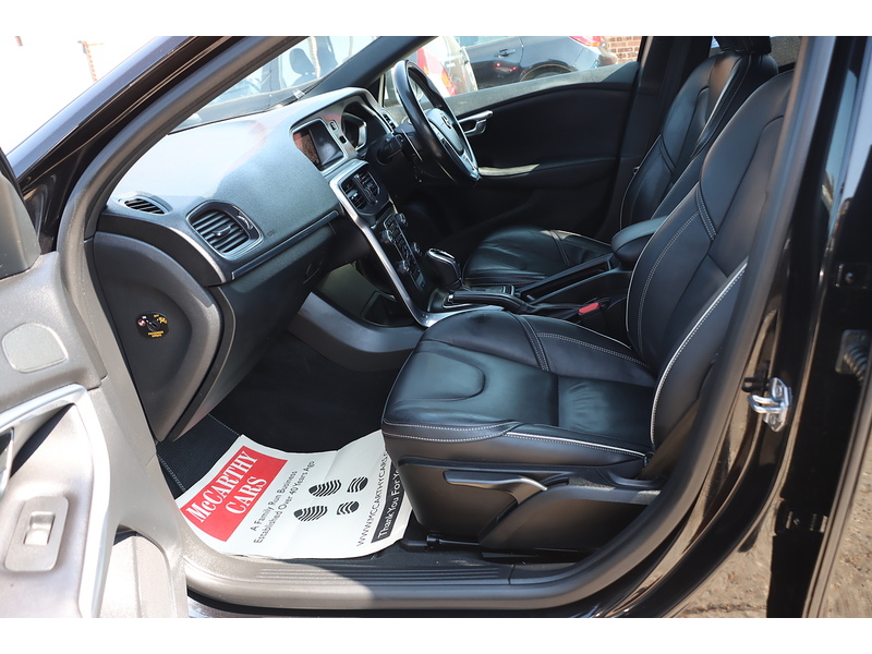 Volvo 1.5 T3 R-DESIGN EDITION HATCHBACK 5DR PETROL AUTO SAT NAV BLUETOOTH DAB STEREO REAR CAMERA PARKING AIDS 2 OWNERS SAME OWNER FOR 3 YEARS 50000 MILES SH 72-74 Mitcham Road