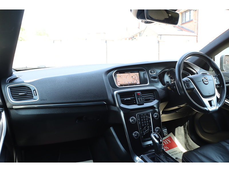 Volvo 1.5 T3 R-DESIGN EDITION HATCHBACK 5DR PETROL AUTO SAT NAV BLUETOOTH DAB STEREO REAR CAMERA PARKING AIDS 2 OWNERS SAME OWNER FOR 3 YEARS 50000 MILES SH 72-74 Mitcham Road