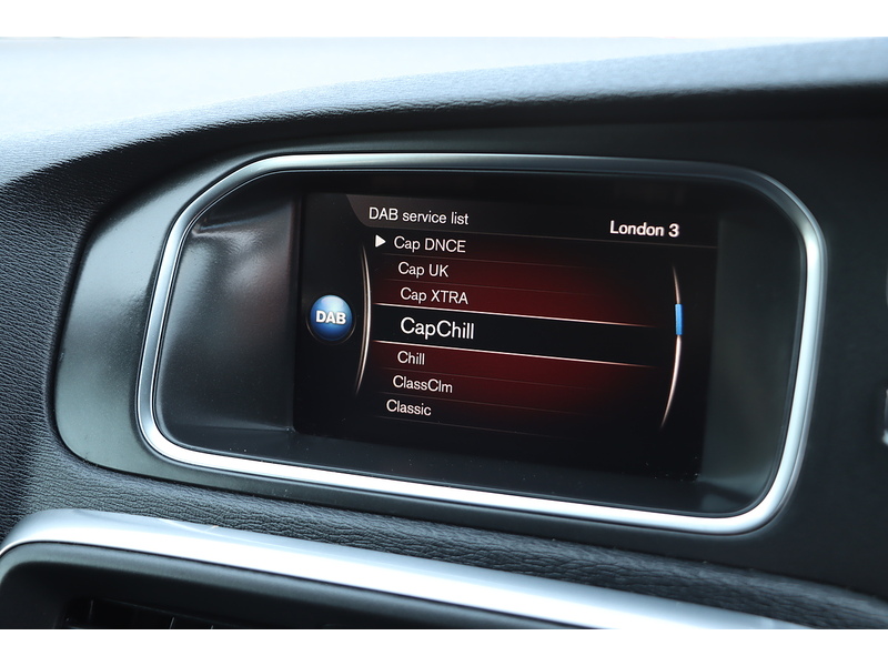 Volvo 1.5 T3 R-DESIGN EDITION HATCHBACK 5DR PETROL AUTO SAT NAV BLUETOOTH DAB STEREO REAR CAMERA PARKING AIDS 2 OWNERS SAME OWNER FOR 3 YEARS 50000 MILES SH 72-74 Mitcham Road