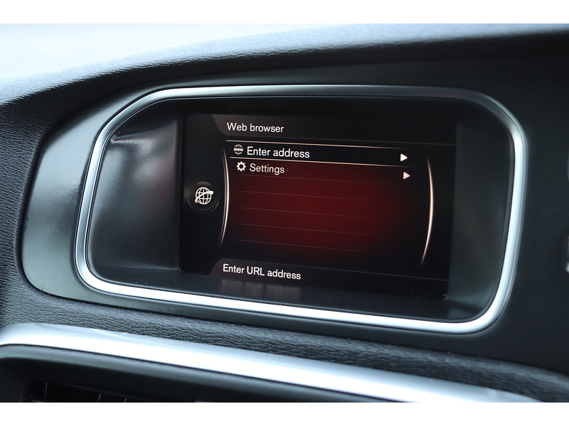 Volvo 1.5 T3 R-DESIGN EDITION HATCHBACK 5DR PETROL AUTO SAT NAV BLUETOOTH DAB STEREO REAR CAMERA PARKING AIDS 2 OWNERS SAME OWNER FOR 3 YEARS 50000 MILES SH 72-74 Mitcham Road