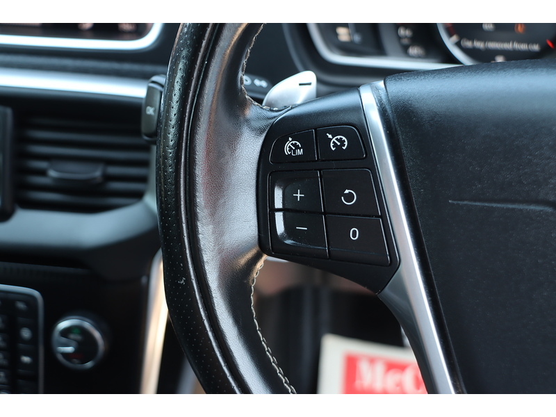 Volvo 1.5 T3 R-DESIGN EDITION HATCHBACK 5DR PETROL AUTO SAT NAV BLUETOOTH DAB STEREO REAR CAMERA PARKING AIDS 2 OWNERS SAME OWNER FOR 3 YEARS 50000 MILES SH 72-74 Mitcham Road