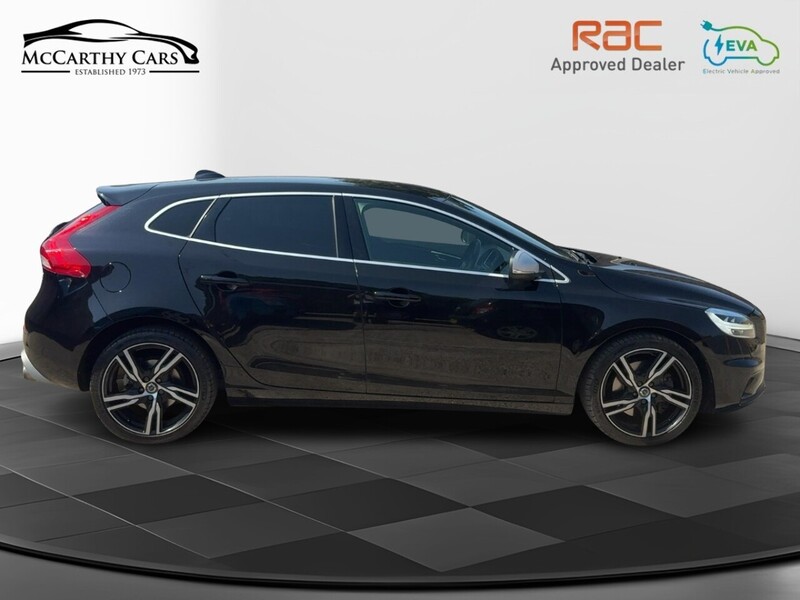 Volvo 1.5 T3 R-DESIGN EDITION HATCHBACK 5DR PETROL AUTO SAT NAV BLUETOOTH DAB STEREO REAR CAMERA PARKING AIDS 2 OWNERS SAME OWNER FOR 3 YEARS 50000 MILES SH 72-74 Mitcham Road