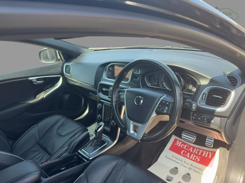 Volvo 1.5 T3 R-DESIGN EDITION HATCHBACK 5DR PETROL AUTO SAT NAV BLUETOOTH DAB STEREO REAR CAMERA PARKING AIDS 2 OWNERS SAME OWNER FOR 3 YEARS 50000 MILES SH 72-74 Mitcham Road