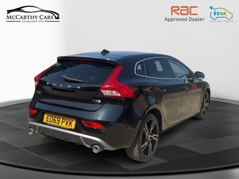 Volvo 1.5 T3 R-DESIGN EDITION HATCHBACK 5DR PETROL AUTO SAT NAV BLUETOOTH DAB STEREO REAR CAMERA PARKING AIDS 2 OWNERS SAME OWNER FOR 3 YEARS 50000 MILES SH 72-74 Mitcham Road