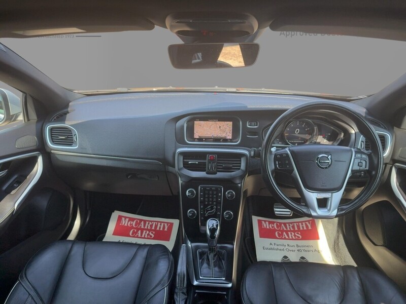 Volvo 1.5 T3 R-DESIGN EDITION HATCHBACK 5DR PETROL AUTO SAT NAV BLUETOOTH DAB STEREO REAR CAMERA PARKING AIDS 2 OWNERS SAME OWNER FOR 3 YEARS 50000 MILES SH 72-74 Mitcham Road