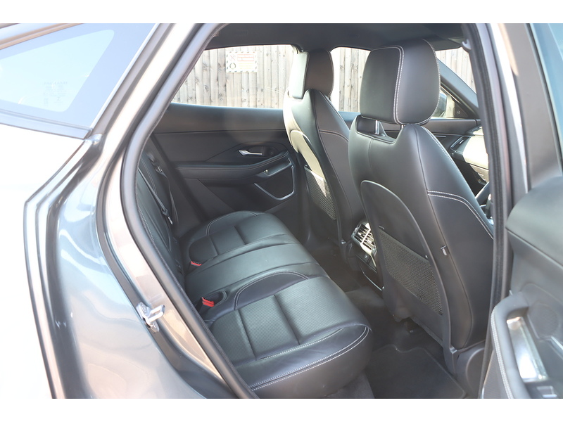 Jaguar 2.0 P250 R-DYNAMIC SE SUV 5DR PETROL AWD AUTO SAT NAV BLUETOOTH DAB RADIO APPLE CARPLAY REAR CAMERA PARKING AIDS SAME OWNER FOR 4 YEARS 87000 MILES SH 72-74 Mitcham Road