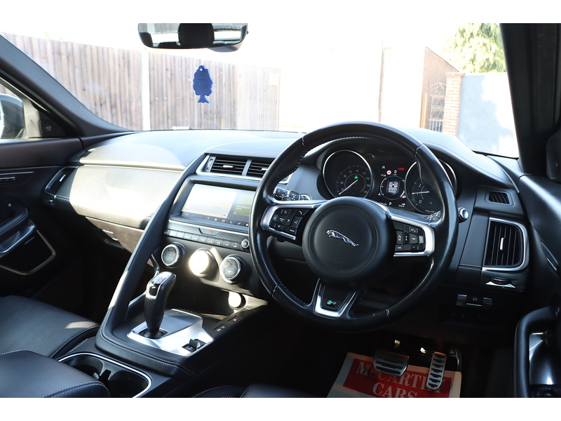 Jaguar 2.0 P250 R-DYNAMIC SE SUV 5DR PETROL AWD AUTO SAT NAV BLUETOOTH DAB RADIO APPLE CARPLAY REAR CAMERA PARKING AIDS SAME OWNER FOR 4 YEARS 87000 MILES SH 72-74 Mitcham Road