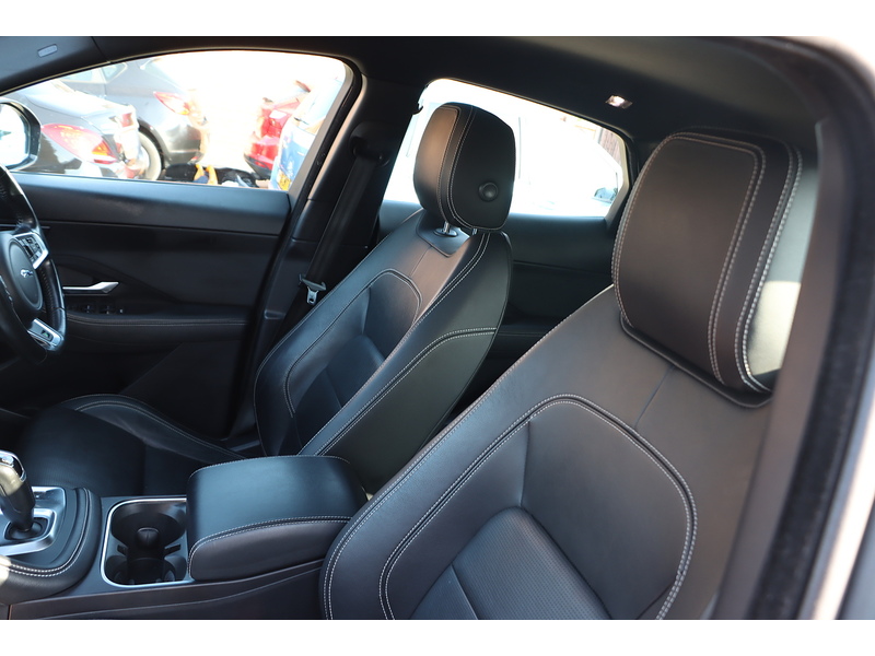 Jaguar 2.0 P250 R-DYNAMIC SE SUV 5DR PETROL AWD AUTO SAT NAV BLUETOOTH DAB RADIO APPLE CARPLAY REAR CAMERA PARKING AIDS SAME OWNER FOR 4 YEARS 87000 MILES SH 72-74 Mitcham Road
