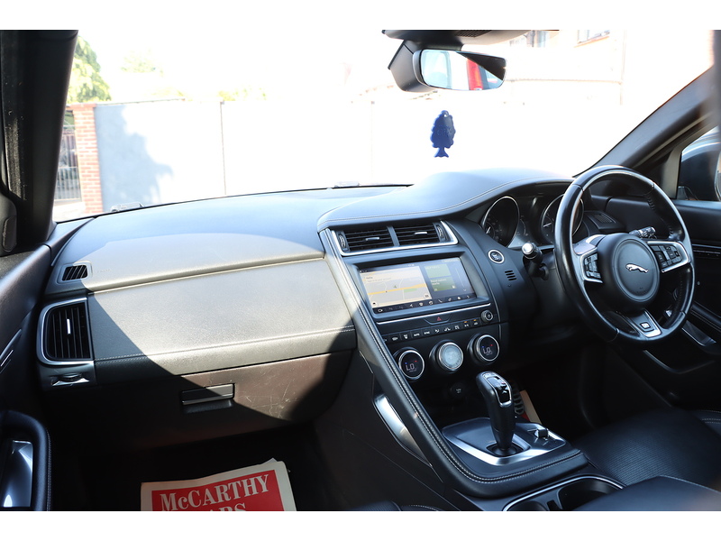 Jaguar 2.0 P250 R-DYNAMIC SE SUV 5DR PETROL AWD AUTO SAT NAV BLUETOOTH DAB RADIO APPLE CARPLAY REAR CAMERA PARKING AIDS SAME OWNER FOR 4 YEARS 87000 MILES SH 72-74 Mitcham Road