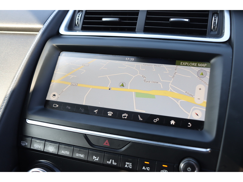 Jaguar 2.0 P250 R-DYNAMIC SE SUV 5DR PETROL AWD AUTO SAT NAV BLUETOOTH DAB RADIO APPLE CARPLAY REAR CAMERA PARKING AIDS SAME OWNER FOR 4 YEARS 87000 MILES SH 72-74 Mitcham Road