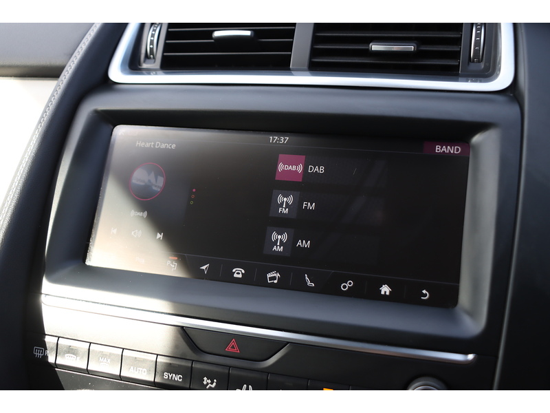 Jaguar 2.0 P250 R-DYNAMIC SE SUV 5DR PETROL AWD AUTO SAT NAV BLUETOOTH DAB RADIO APPLE CARPLAY REAR CAMERA PARKING AIDS SAME OWNER FOR 4 YEARS 87000 MILES SH 72-74 Mitcham Road