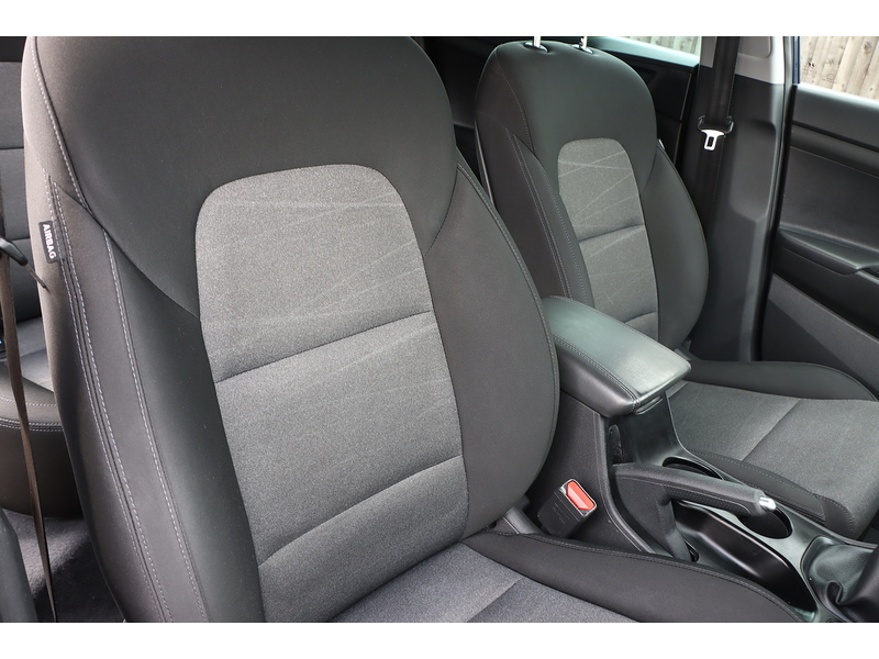 Hyundai 1.6 GDI SE NAV SUV 5DR PETROL MANUAL SATNAV BLUETOOTH DAB STEREO APPLE CARPLAY REAR CAMERA PARKING AIDS 2 OWNERS SAME OWNER FOR 5 YEARS 65000 MILES SH 72-74 Mitcham Road