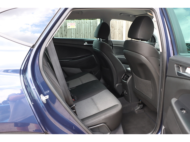 Hyundai 1.6 GDI SE NAV SUV 5DR PETROL MANUAL SATNAV BLUETOOTH DAB STEREO APPLE CARPLAY REAR CAMERA PARKING AIDS 2 OWNERS SAME OWNER FOR 5 YEARS 65000 MILES SH 72-74 Mitcham Road