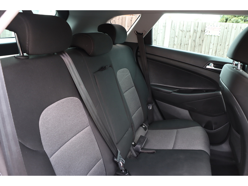 Hyundai 1.6 GDI SE NAV SUV 5DR PETROL MANUAL SATNAV BLUETOOTH DAB STEREO APPLE CARPLAY REAR CAMERA PARKING AIDS 2 OWNERS SAME OWNER FOR 5 YEARS 65000 MILES SH 72-74 Mitcham Road