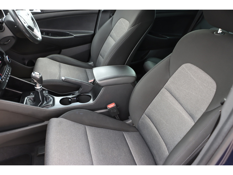Hyundai 1.6 GDI SE NAV SUV 5DR PETROL MANUAL SATNAV BLUETOOTH DAB STEREO APPLE CARPLAY REAR CAMERA PARKING AIDS 2 OWNERS SAME OWNER FOR 5 YEARS 65000 MILES SH 72-74 Mitcham Road
