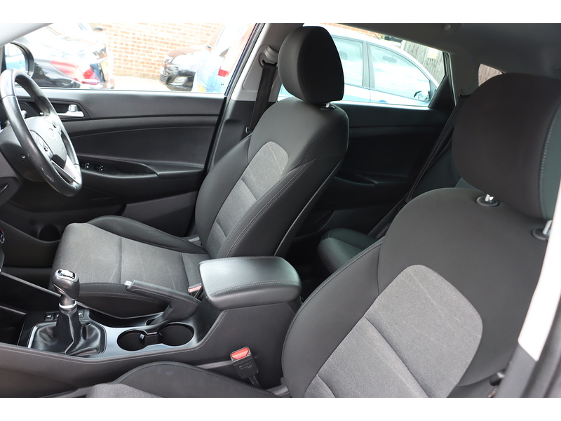 Hyundai 1.6 GDI SE NAV SUV 5DR PETROL MANUAL SATNAV BLUETOOTH DAB STEREO APPLE CARPLAY REAR CAMERA PARKING AIDS 2 OWNERS SAME OWNER FOR 5 YEARS 65000 MILES SH 72-74 Mitcham Road