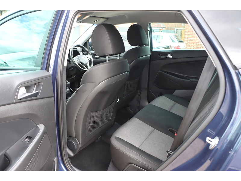 Hyundai 1.6 GDI SE NAV SUV 5DR PETROL MANUAL SATNAV BLUETOOTH DAB STEREO APPLE CARPLAY REAR CAMERA PARKING AIDS 2 OWNERS SAME OWNER FOR 5 YEARS 65000 MILES SH 72-74 Mitcham Road