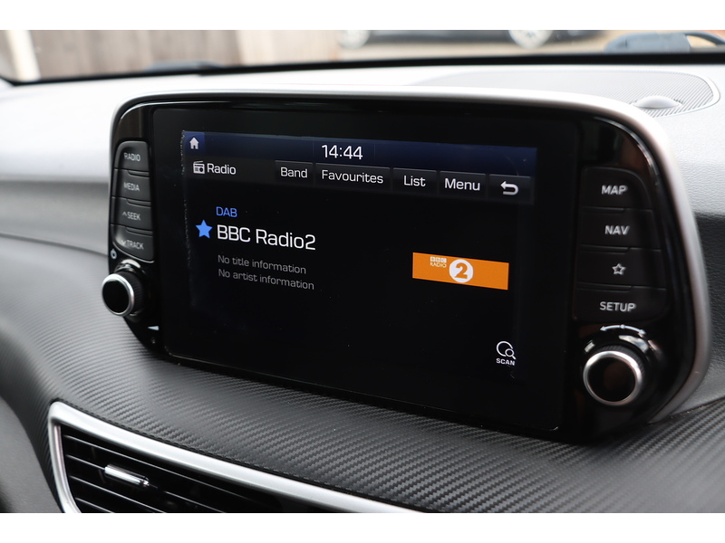 Hyundai 1.6 GDI SE NAV SUV 5DR PETROL MANUAL SATNAV BLUETOOTH DAB STEREO APPLE CARPLAY REAR CAMERA PARKING AIDS 2 OWNERS SAME OWNER FOR 5 YEARS 65000 MILES SH 72-74 Mitcham Road