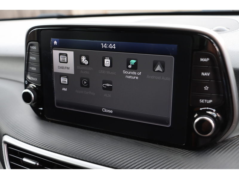 Hyundai 1.6 GDI SE NAV SUV 5DR PETROL MANUAL SATNAV BLUETOOTH DAB STEREO APPLE CARPLAY REAR CAMERA PARKING AIDS 2 OWNERS SAME OWNER FOR 5 YEARS 65000 MILES SH 72-74 Mitcham Road