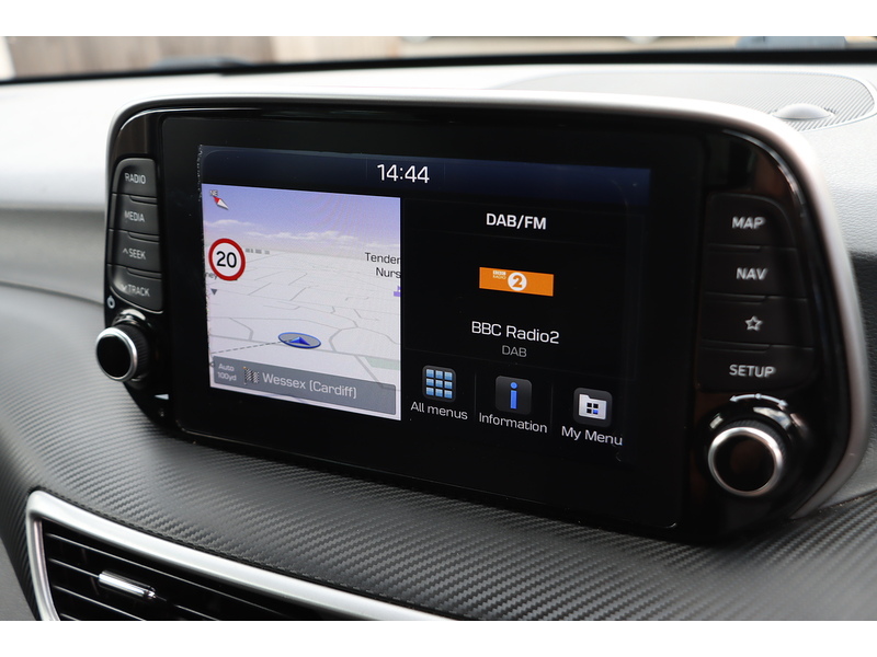 Hyundai 1.6 GDI SE NAV SUV 5DR PETROL MANUAL SATNAV BLUETOOTH DAB STEREO APPLE CARPLAY REAR CAMERA PARKING AIDS 2 OWNERS SAME OWNER FOR 5 YEARS 65000 MILES SH 72-74 Mitcham Road
