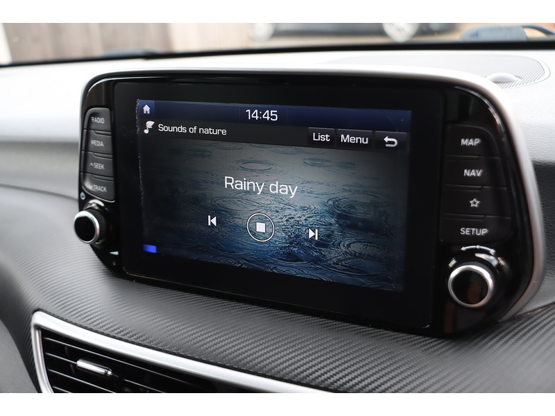Hyundai 1.6 GDI SE NAV SUV 5DR PETROL MANUAL SATNAV BLUETOOTH DAB STEREO APPLE CARPLAY REAR CAMERA PARKING AIDS 2 OWNERS SAME OWNER FOR 5 YEARS 65000 MILES SH 72-74 Mitcham Road