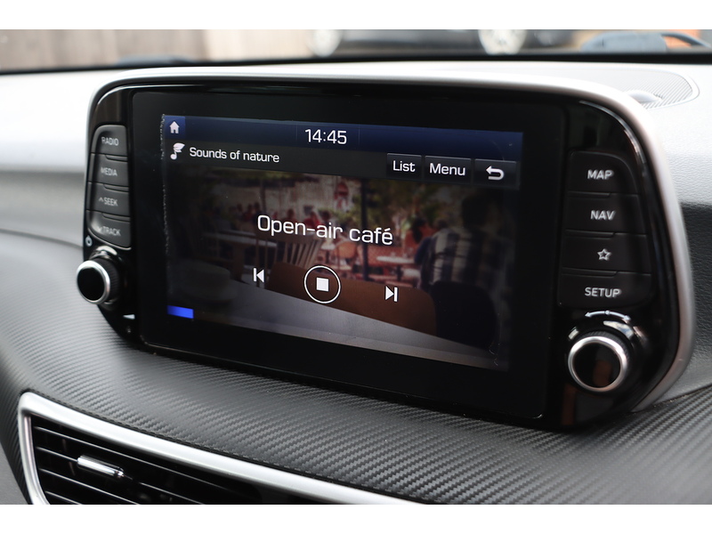 Hyundai 1.6 GDI SE NAV SUV 5DR PETROL MANUAL SATNAV BLUETOOTH DAB STEREO APPLE CARPLAY REAR CAMERA PARKING AIDS 2 OWNERS SAME OWNER FOR 5 YEARS 65000 MILES SH 72-74 Mitcham Road