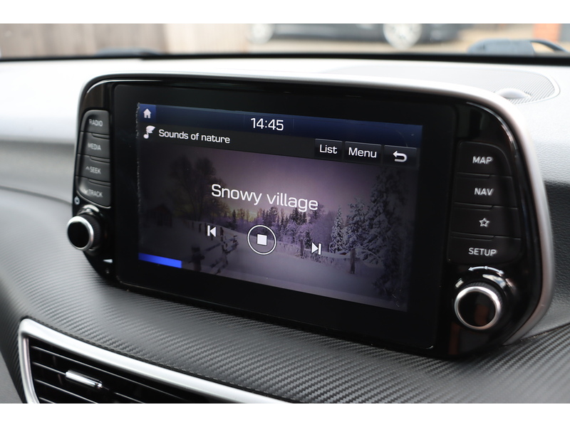 Hyundai 1.6 GDI SE NAV SUV 5DR PETROL MANUAL SATNAV BLUETOOTH DAB STEREO APPLE CARPLAY REAR CAMERA PARKING AIDS 2 OWNERS SAME OWNER FOR 5 YEARS 65000 MILES SH 72-74 Mitcham Road