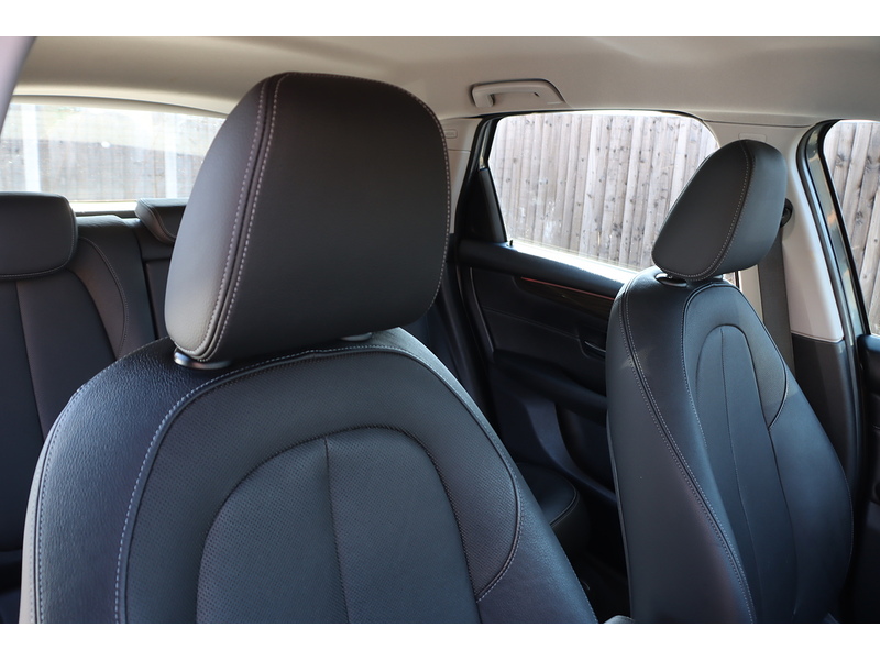 BMW 220I 2.0 LUXURY MPV 5DR PETROL AUTO SATNAV BLUETOOTH DAB STEREO CD PLAYER AIR CONDITIONING PARKING AIDS ONLY 33000 MILES FSH 7 SERVICES NO ULEZ CHARGE 72-74 Mitcham Road