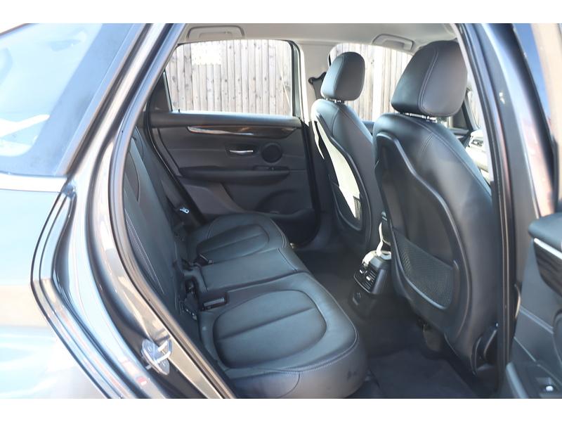BMW 220I 2.0 LUXURY MPV 5DR PETROL AUTO SATNAV BLUETOOTH DAB STEREO CD PLAYER AIR CONDITIONING PARKING AIDS ONLY 33000 MILES FSH 7 SERVICES NO ULEZ CHARGE 72-74 Mitcham Road