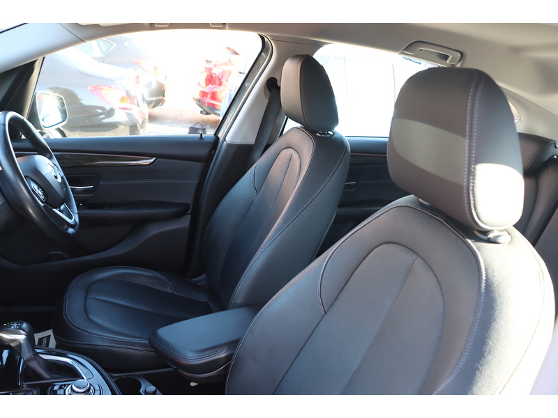 BMW 220I 2.0 LUXURY MPV 5DR PETROL AUTO SATNAV BLUETOOTH DAB STEREO CD PLAYER AIR CONDITIONING PARKING AIDS ONLY 33000 MILES FSH 7 SERVICES NO ULEZ CHARGE 72-74 Mitcham Road