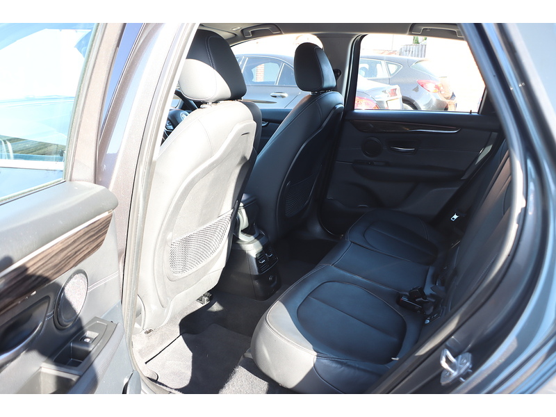 BMW 220I 2.0 LUXURY MPV 5DR PETROL AUTO SATNAV BLUETOOTH DAB STEREO CD PLAYER AIR CONDITIONING PARKING AIDS ONLY 33000 MILES FSH 7 SERVICES NO ULEZ CHARGE 72-74 Mitcham Road