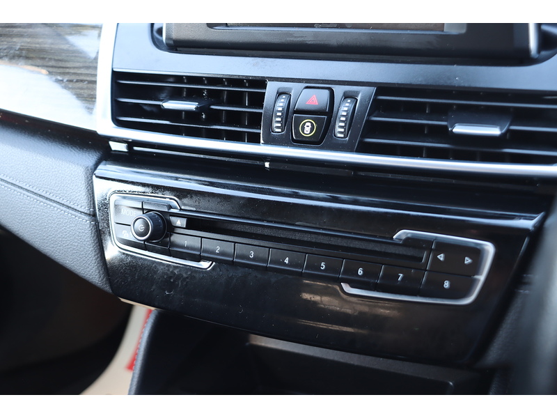 BMW 220I 2.0 LUXURY MPV 5DR PETROL AUTO SATNAV BLUETOOTH DAB STEREO CD PLAYER AIR CONDITIONING PARKING AIDS ONLY 33000 MILES FSH 7 SERVICES NO ULEZ CHARGE 72-74 Mitcham Road