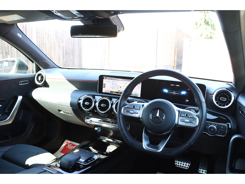 Mercedes-Benz A200 1.3 AMG LINE (EXECUTIVE) HATCHBACK 5DR PETROL 7G-DCT AUTO HEATED SEATS SAT NAV BLUETOOTH DAB STEREO REAR CAM PARKING AIDS 2 OWNERS 61000 MILES SH 72-74 Mitcham Road