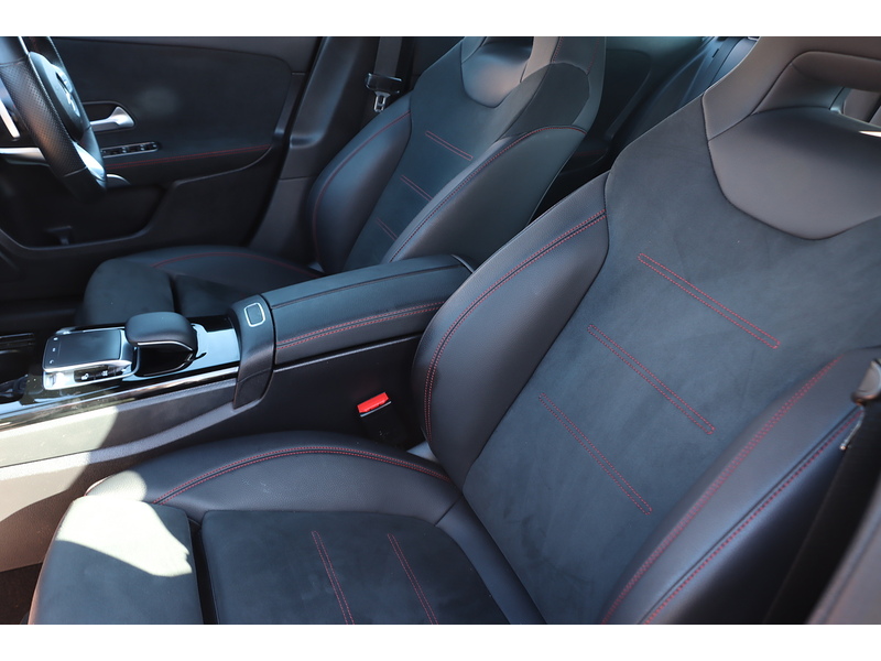 Mercedes-Benz A200 1.3 AMG LINE (EXECUTIVE) HATCHBACK 5DR PETROL 7G-DCT AUTO HEATED SEATS SAT NAV BLUETOOTH DAB STEREO REAR CAM PARKING AIDS 2 OWNERS 61000 MILES SH 72-74 Mitcham Road