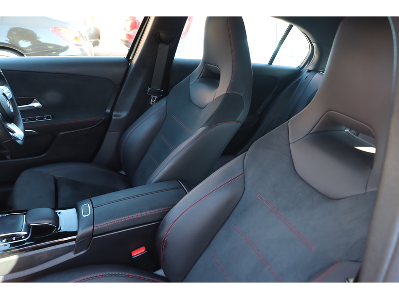 Mercedes-Benz A200 1.3 AMG LINE (EXECUTIVE) HATCHBACK 5DR PETROL 7G-DCT AUTO HEATED SEATS SAT NAV BLUETOOTH DAB STEREO REAR CAM PARKING AIDS 2 OWNERS 61000 MILES SH 72-74 Mitcham Road