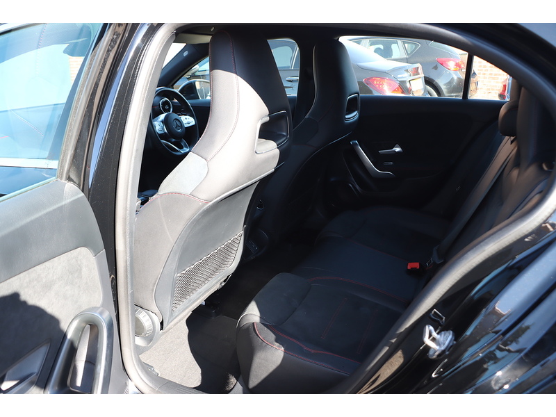 Mercedes-Benz A200 1.3 AMG LINE (EXECUTIVE) HATCHBACK 5DR PETROL 7G-DCT AUTO HEATED SEATS SAT NAV BLUETOOTH DAB STEREO REAR CAM PARKING AIDS 2 OWNERS 61000 MILES SH 72-74 Mitcham Road