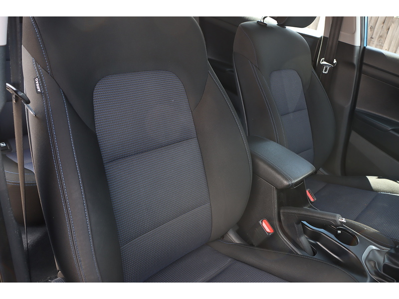Hyundai 1.6 GDI BLUE DRIVE SE NAV SUV 5DR PETROL MANUAL HEATED SEATS SAT NAV BLUETOOTH DAB STEREO PARKING AIDS 2 OWNERS SAME OWNER FOR 5 YEARS 69000 MILES SH 72-74 Mitcham Road