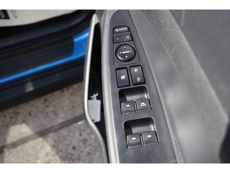 Hyundai 1.6 GDI BLUE DRIVE SE NAV SUV 5DR PETROL MANUAL HEATED SEATS SAT NAV BLUETOOTH DAB STEREO PARKING AIDS 2 OWNERS SAME OWNER FOR 5 YEARS 69000 MILES SH 72-74 Mitcham Road