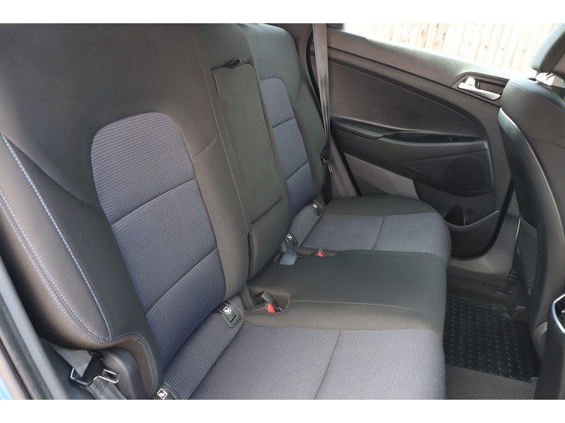 Hyundai 1.6 GDI BLUE DRIVE SE NAV SUV 5DR PETROL MANUAL HEATED SEATS SAT NAV BLUETOOTH DAB STEREO PARKING AIDS 2 OWNERS SAME OWNER FOR 5 YEARS 69000 MILES SH 72-74 Mitcham Road
