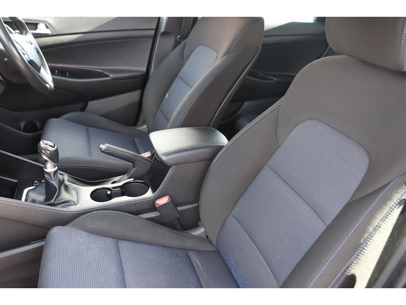 Hyundai 1.6 GDI BLUE DRIVE SE NAV SUV 5DR PETROL MANUAL HEATED SEATS SAT NAV BLUETOOTH DAB STEREO PARKING AIDS 2 OWNERS SAME OWNER FOR 5 YEARS 69000 MILES SH 72-74 Mitcham Road